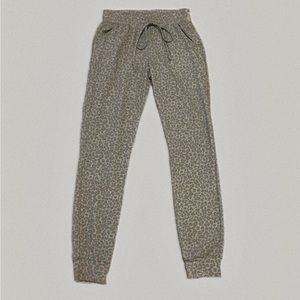 White Birch Size S Gray Leopard Animal Print Lounge Pant Jogger Athleisure